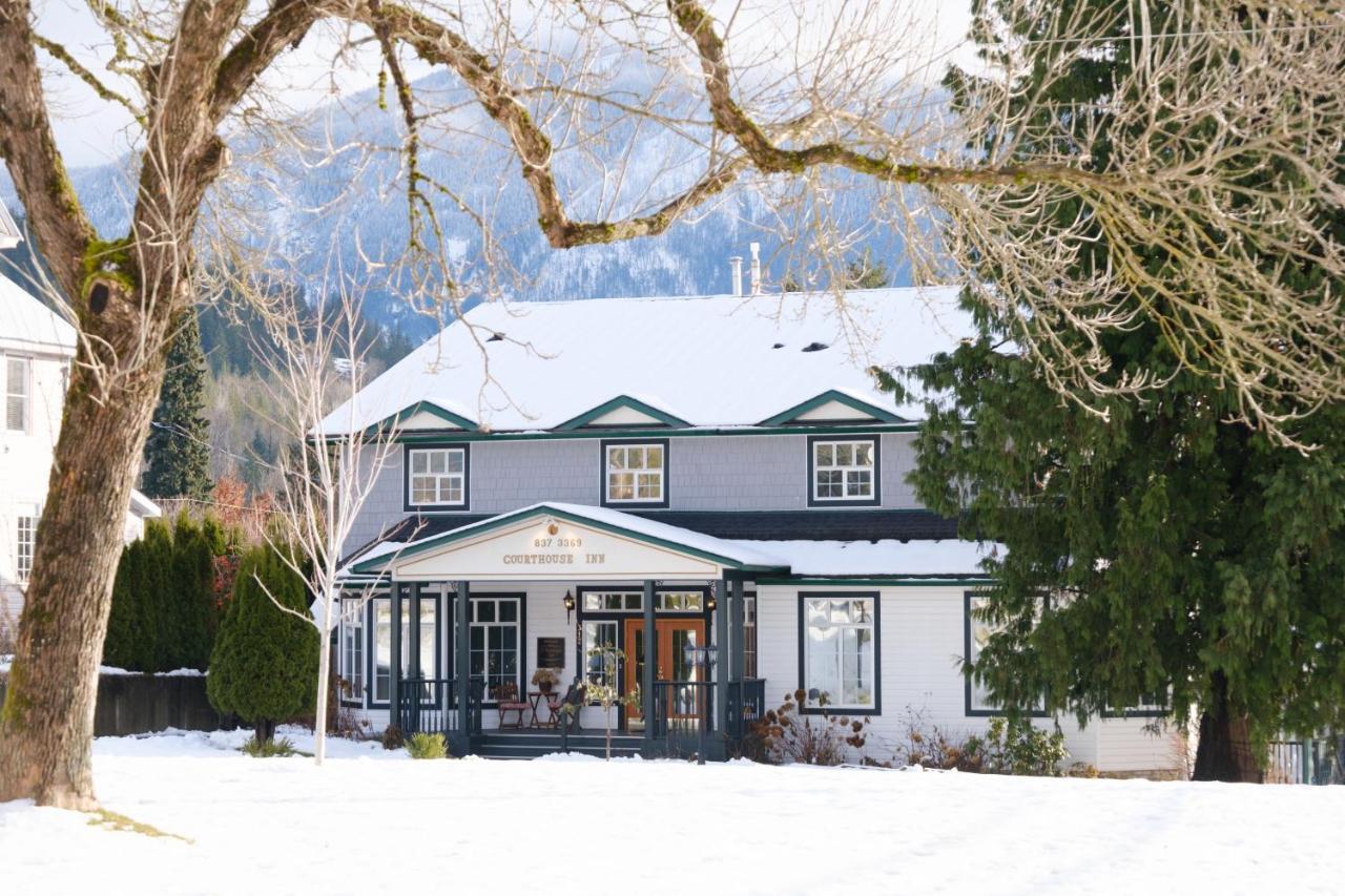 Courthouse Inn Revelstoke Exterior photo