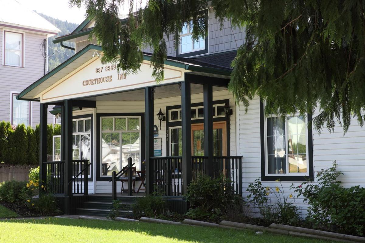 Courthouse Inn Revelstoke Exterior photo