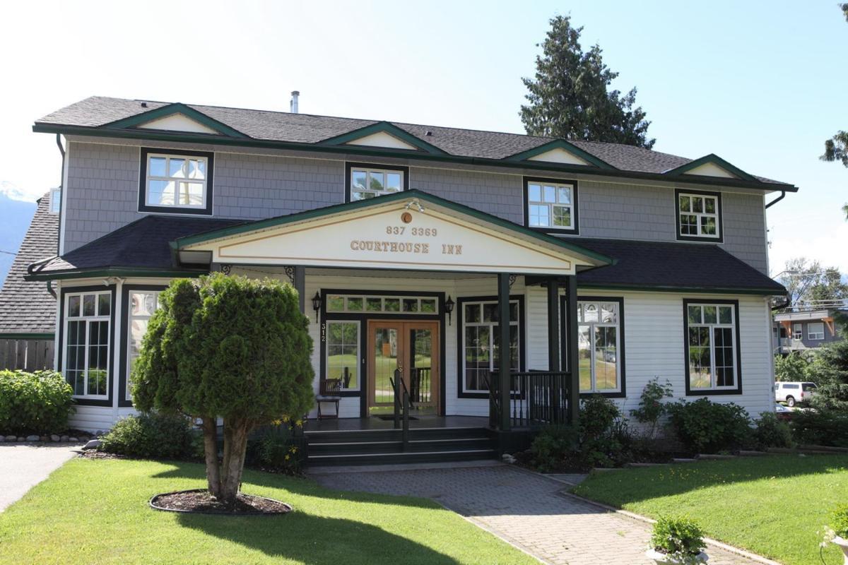 Courthouse Inn Revelstoke Exterior photo